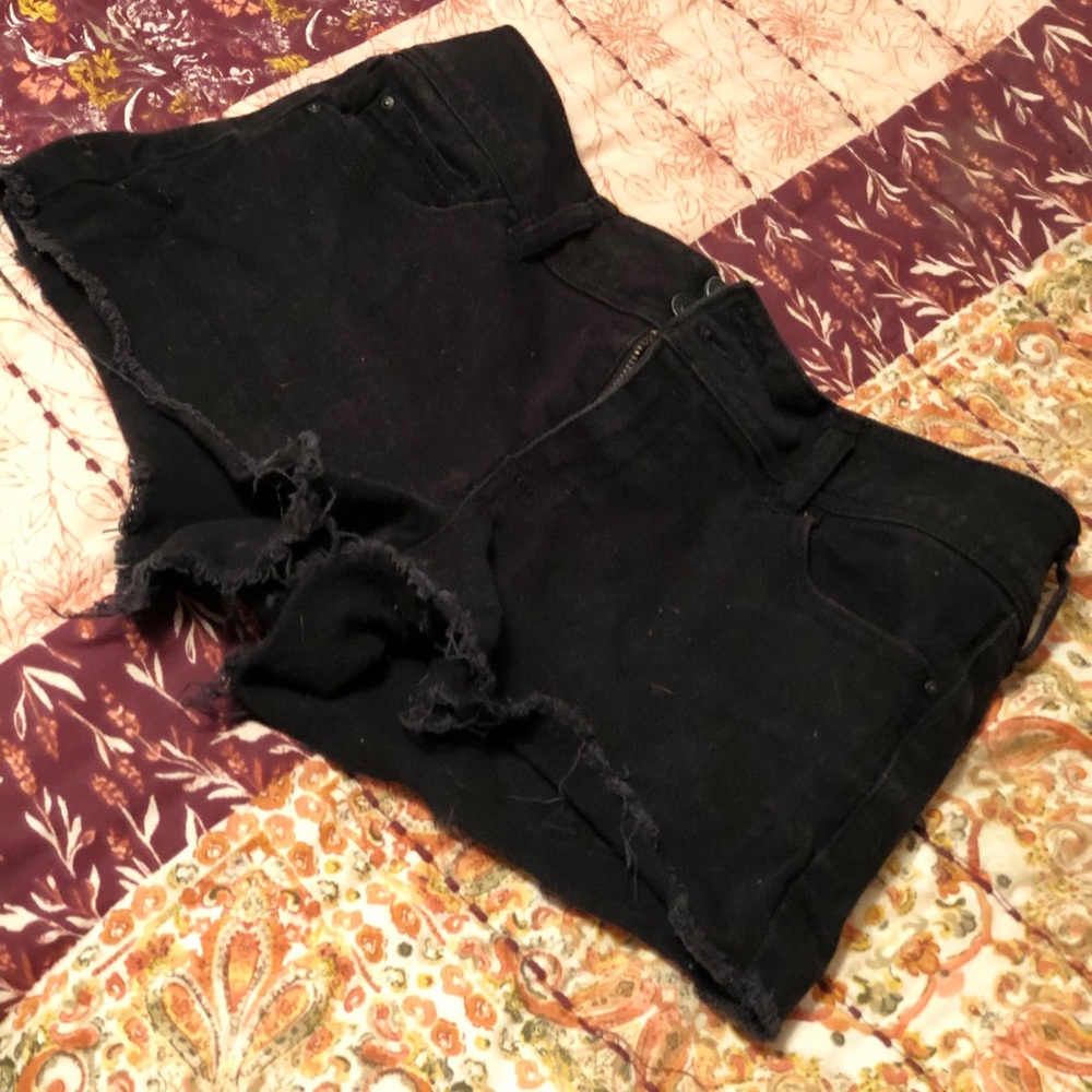 Cut off black jean shorts